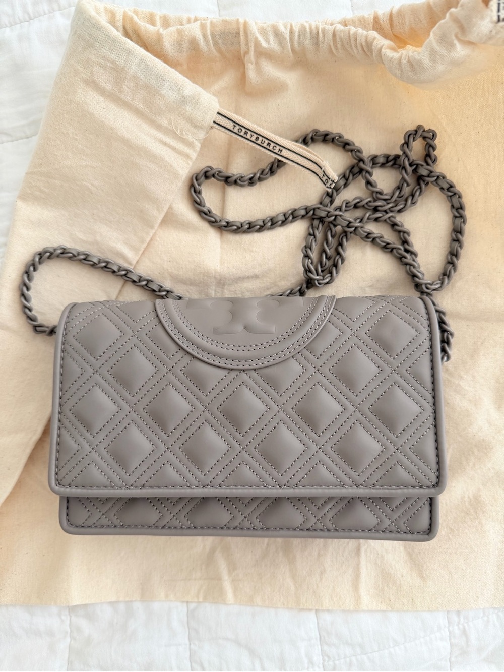 Tory Burch Fleming Chain Wallet Matte Grey